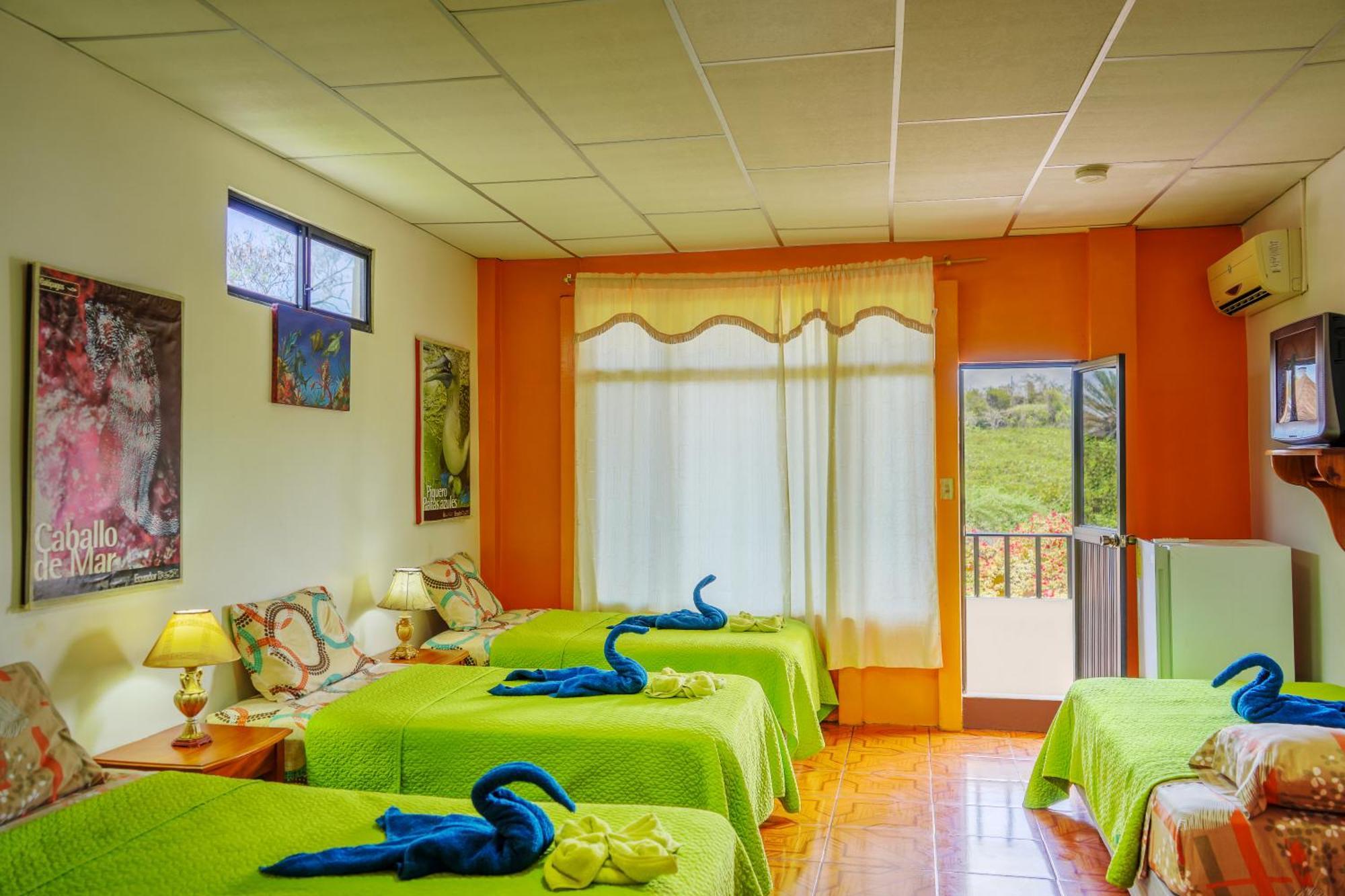 Hospedaje Germania Puerto Ayora  Exterior photo
