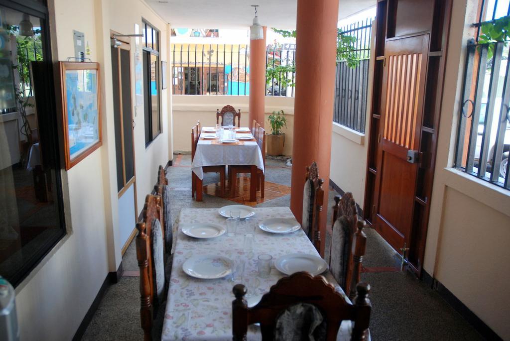 Hospedaje Germania Puerto Ayora  Exterior photo