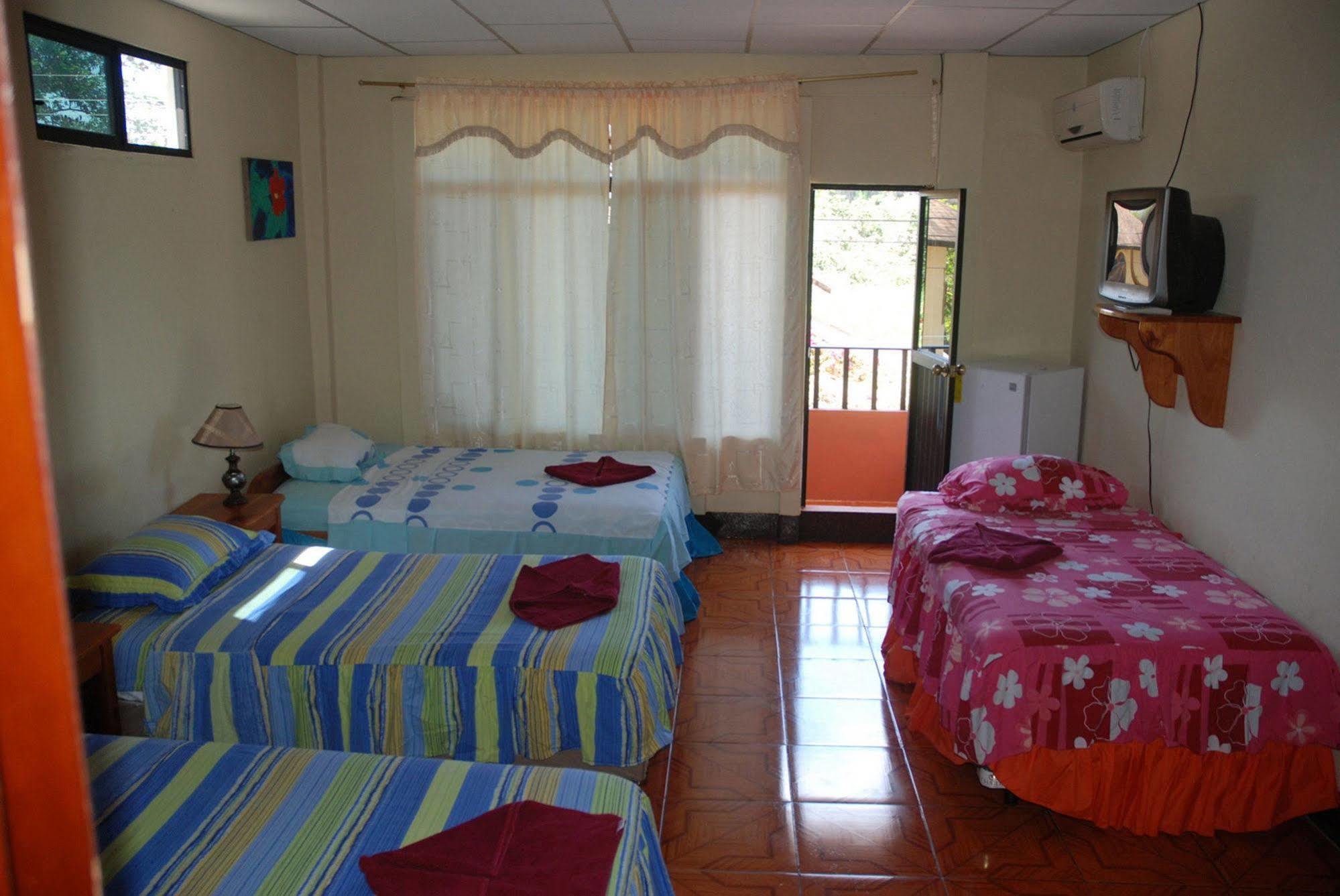 Hospedaje Germania Puerto Ayora  Exterior photo