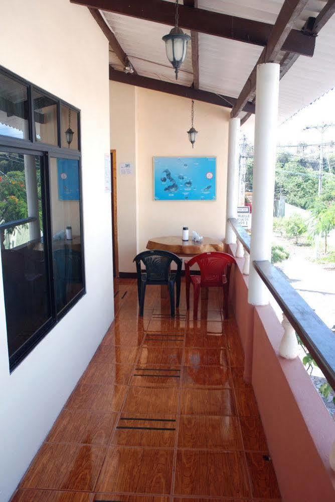 Hospedaje Germania Puerto Ayora  Exterior photo